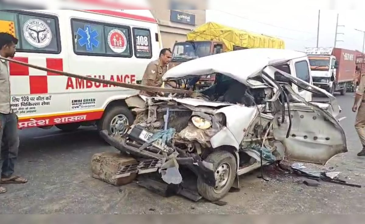 बुलंदशहर में बड़ा हादसा, ट्रैक्टर टॉली से टकराई कार, 3 की मौत