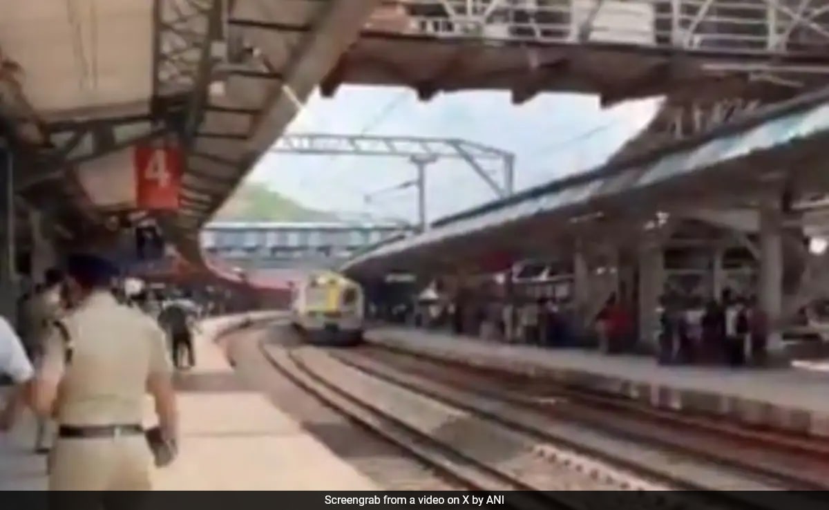“Someone From A Coach Ahead Of Ours Fell…”: Thane Train Mishap Witness