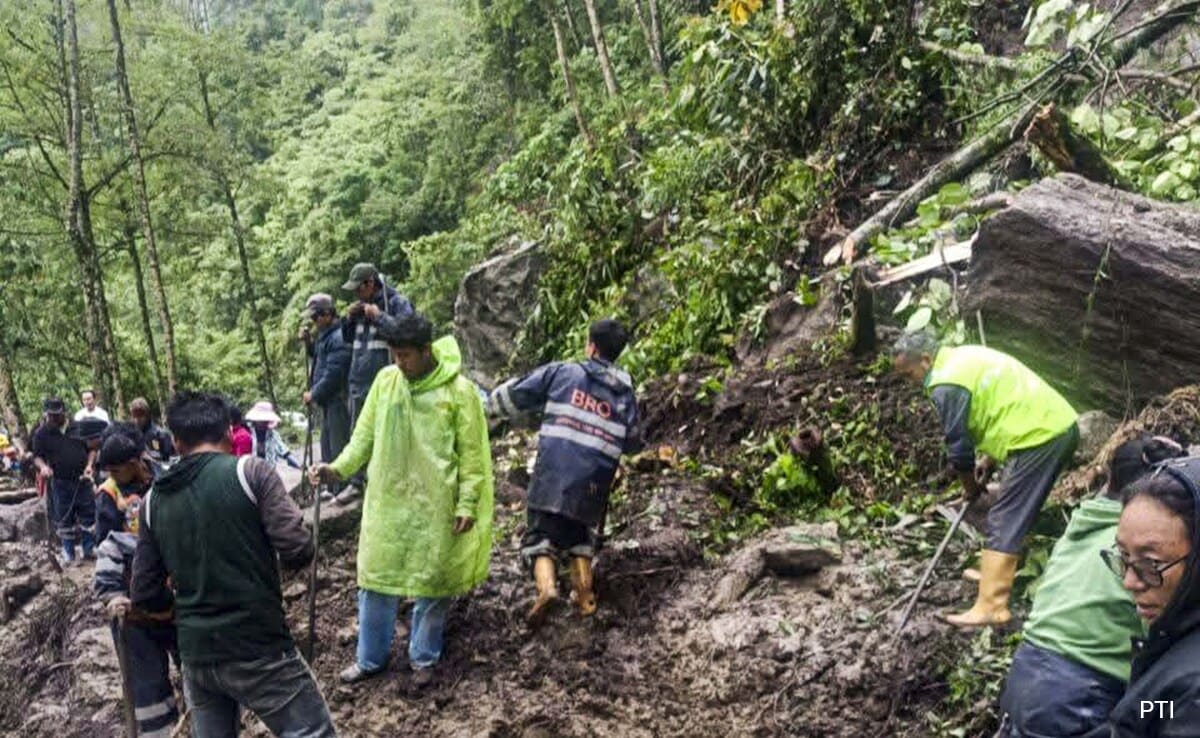 Over 100 Stranded Tourists Evacuated Safely From North Sikkim