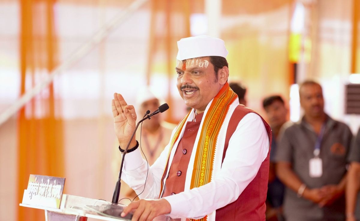 Analysis – Hindi Row: D Fadnavis’ Masterstroke Or Thackeray Brothers’ Win?