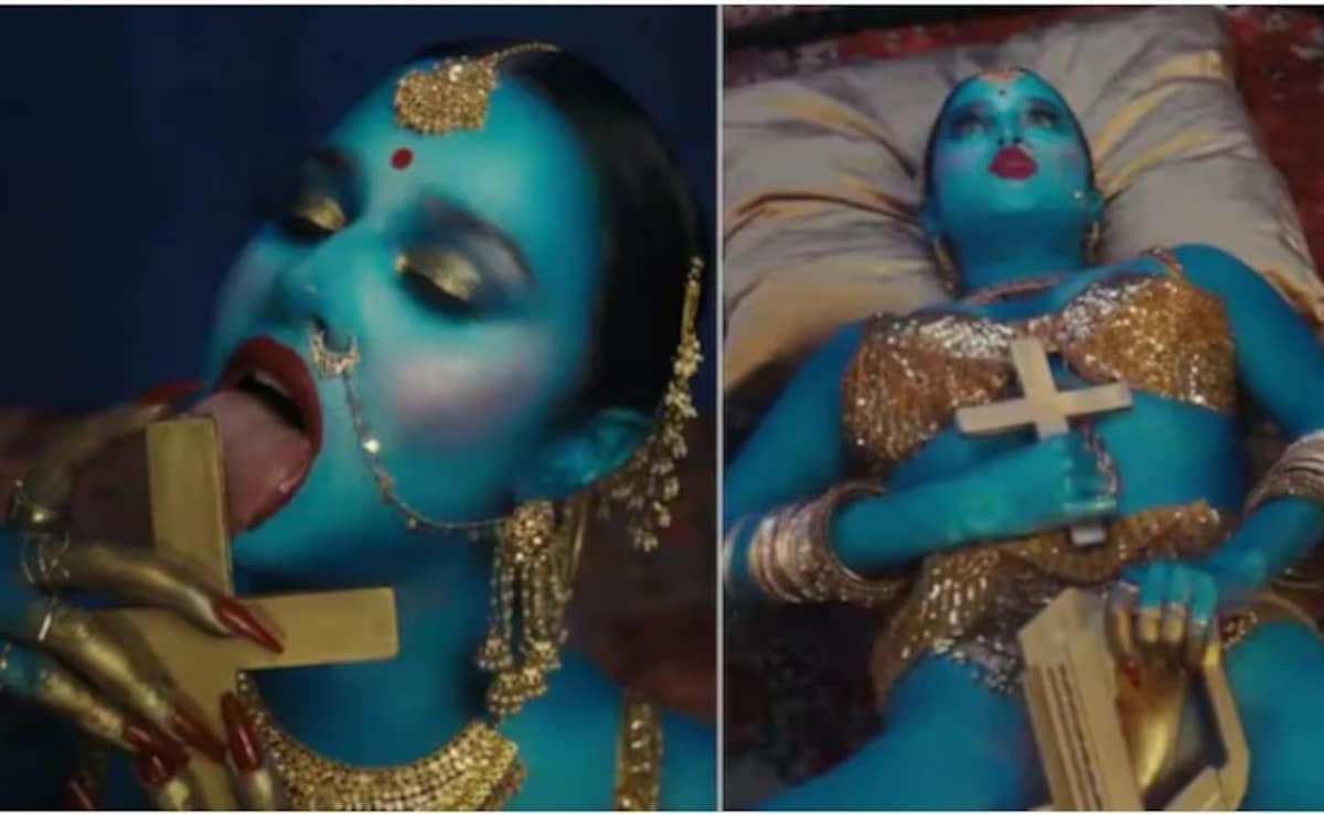 कैनेडियन रैपर जेनेसिस यास्मीन मोहनराज देवी काली की तरह कपड़े पहनने और क्रूस चाटने के बाद आई विवादों में, लोगों ने यूं दिया रिएक्शन