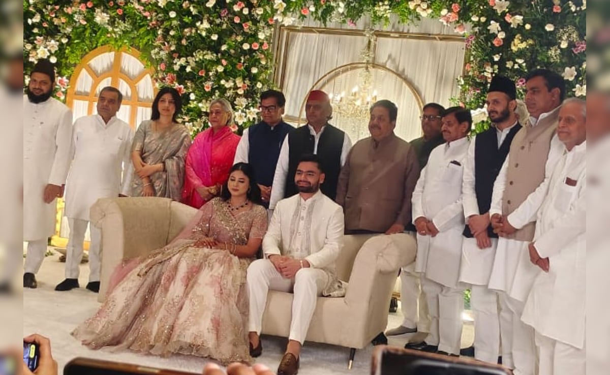 राजनीति, क्रिकेट, बॉलीवुड… रिंकू सिंह और प्रिया सरोज की सगाई में दिग्गजों का जमावड़ा, जानें किसने कैसे दी बधाई