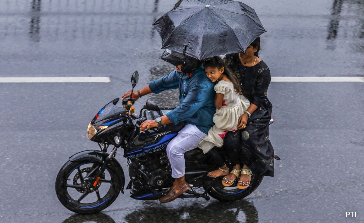दिल्ली-NCR में मौसम ने ली करवट, दोपहर में भीषण गर्मी के बाद शाम को बारिश ने दी राहत