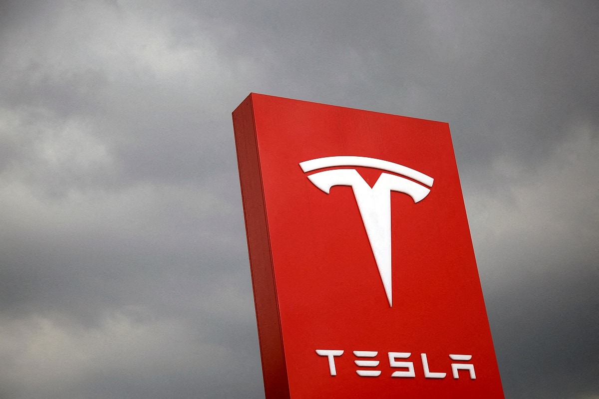 Tesla’s Robotaxi Peppered with Driving Mistakes in Texas Tests