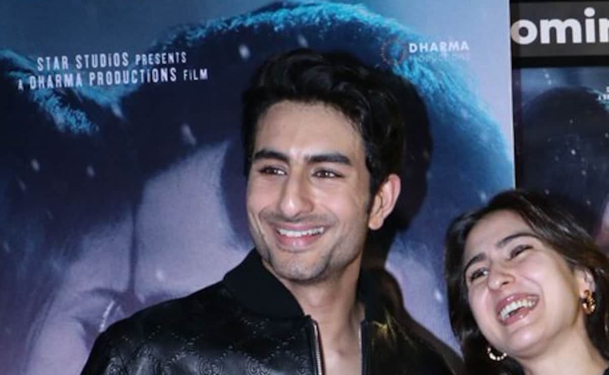 Sara Ali Khan’s Heel Broke At Brother Ibrahim’s Sarzameen Screening. Pap Says, “Fevical Laga Lo”