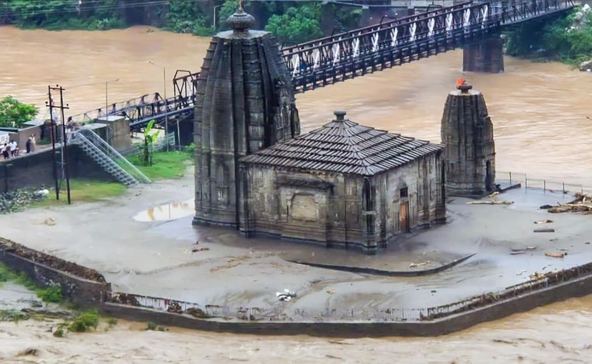 पंचवक्त्र मंदिर में फिर चमत्कार! बस परिक्रमा कर चले गए विकराल रूप दिखा रहे ब्यास