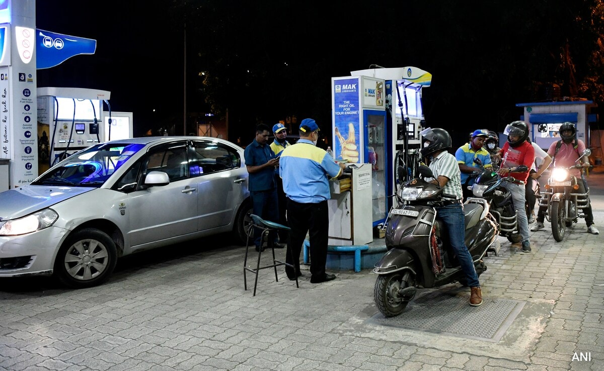 No Helmet, No Fuel: Bhopal, Indore Enforce Strict Rule From August 1