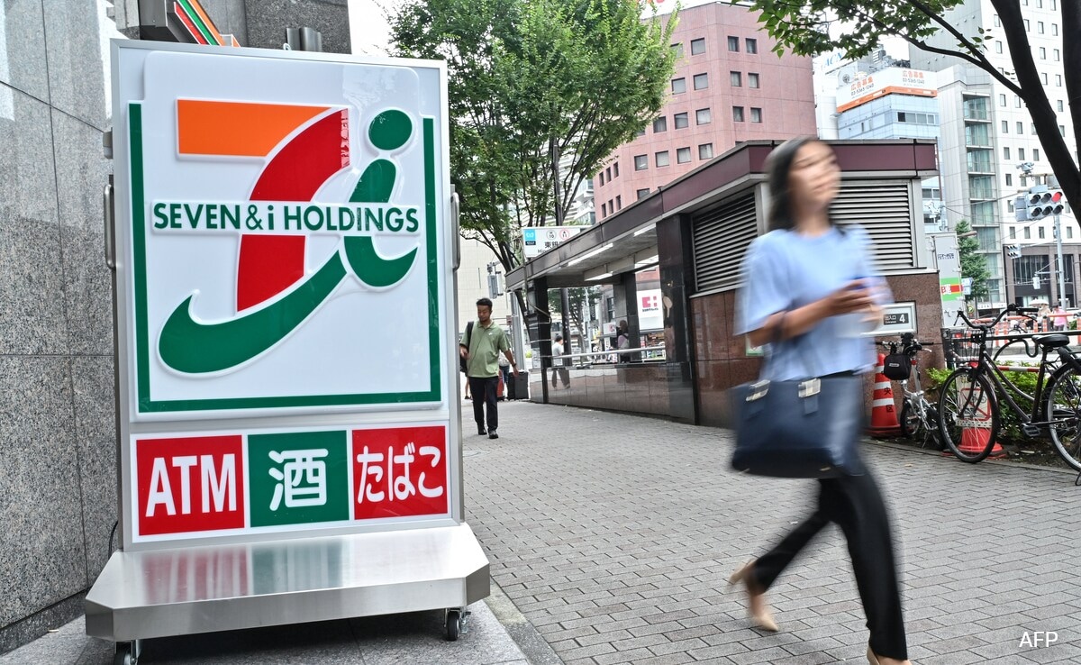 7-Eleven Employee Dies After Manager ‘Pins Her Down, Sits On Her’