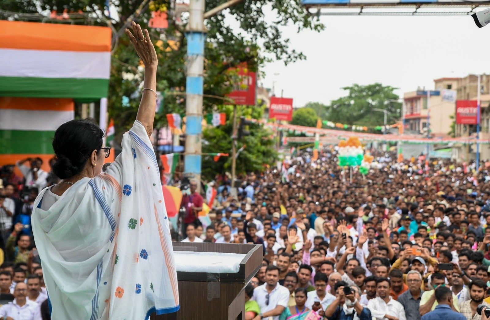 महाराष्ट्र, यूपी, राजस्थान में रहने की जरूरत नहीं, लौट आओ… ममता बंगालियों से क्यों कर रही यह पुकार?