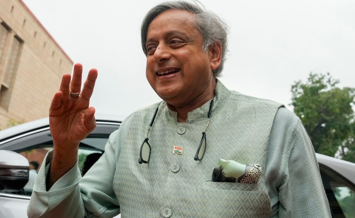 “US Acting Unreasonable, India Should Not Give In”: Shashi Tharoor On Tariffs