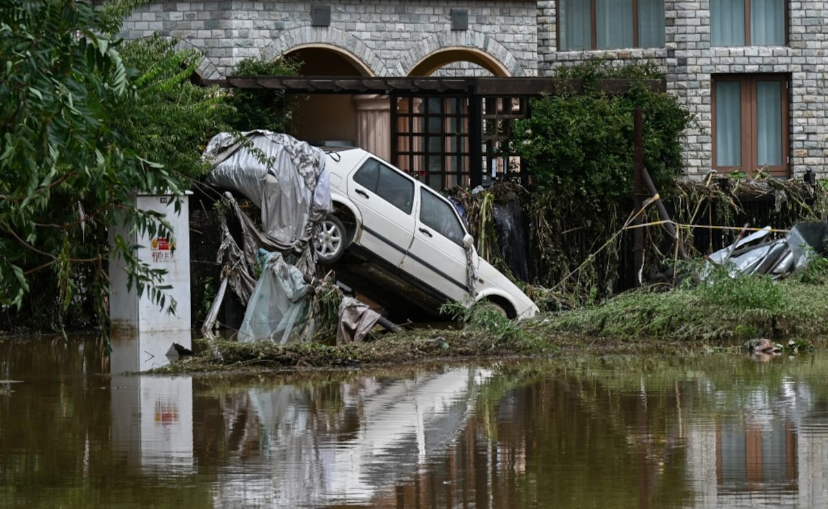 Heavy Rain, Floods, Landslides In China Force Evacuations, Kill Over 30 People