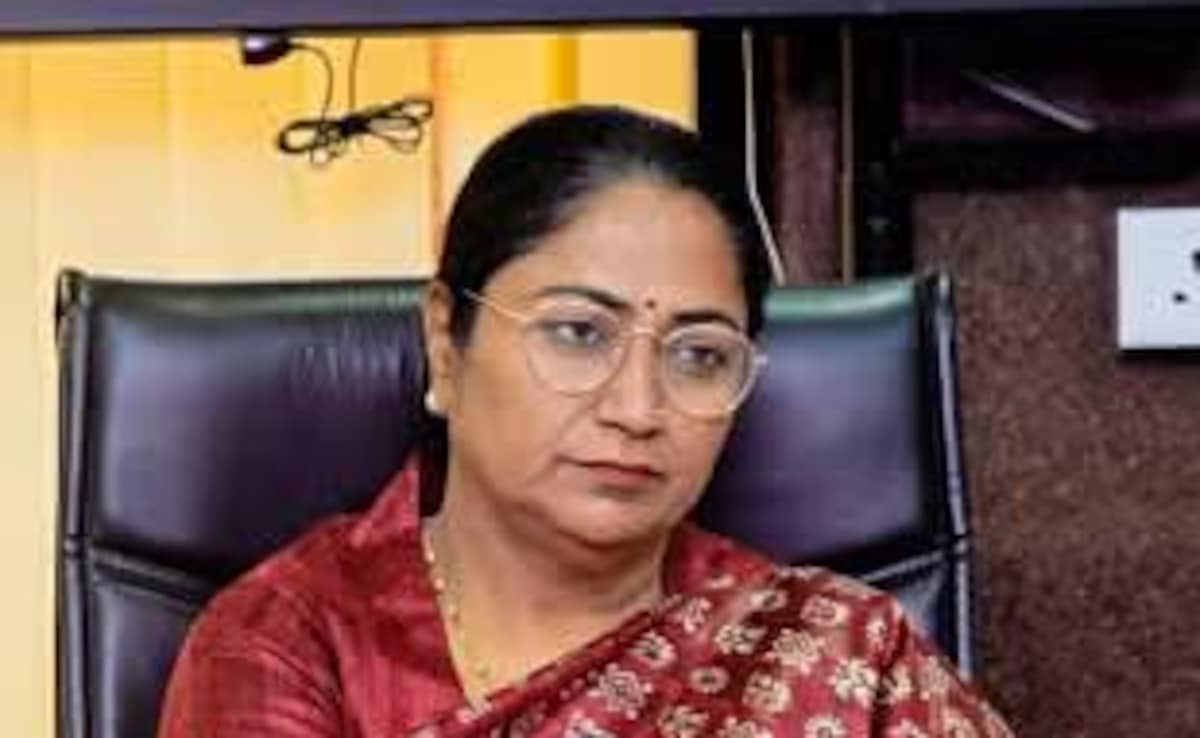 दिल्ली में चला लाइसेंस राज पर चाबुक, निगम और पुलिस से छिना लाइसेंस देने का अधिकार
