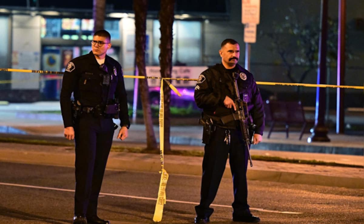 Drive-By Shooting Outside Chicago Nightclub Leaves 4 Dead, 14 Wounded