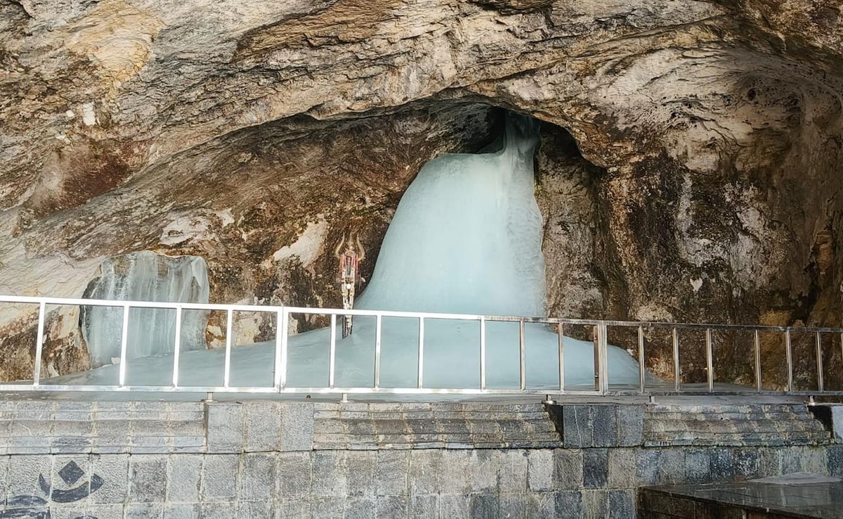 अमरनाथ गुफा में दिखाई देने वाले कबूतर क्यों कहलाते हैं अमर?  ज्योतिषाचार्य से जानिए इसके पीछे का रहस्य