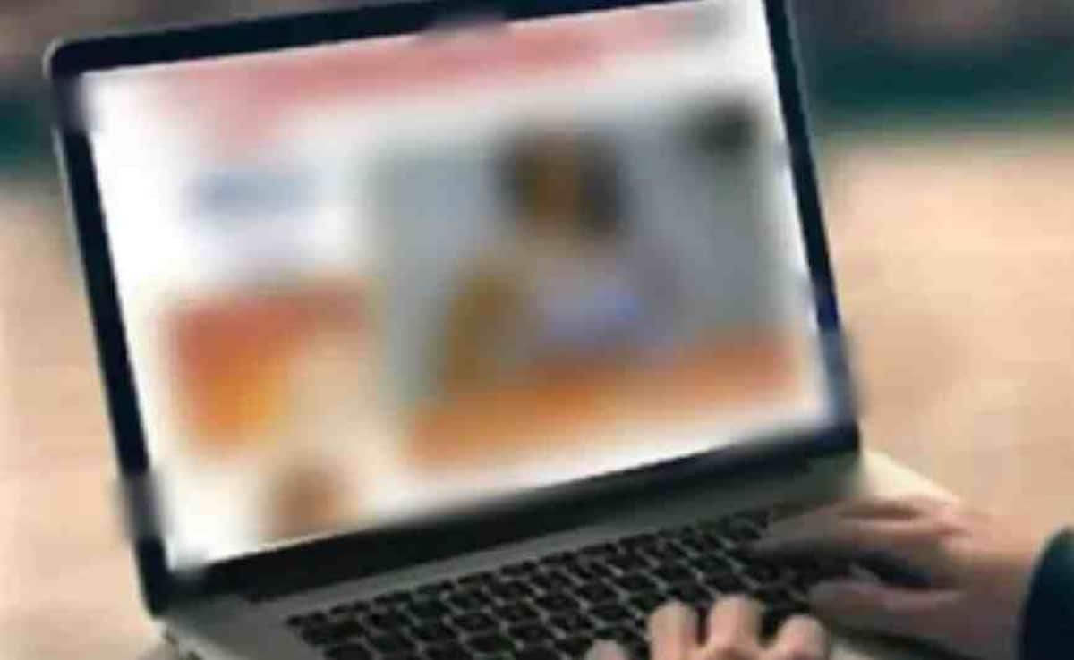 DM की ऑनलाइन मीटिंग में चलने लगा पोर्न वीडियो, दो अज्ञात लोगों पर केस दर्ज