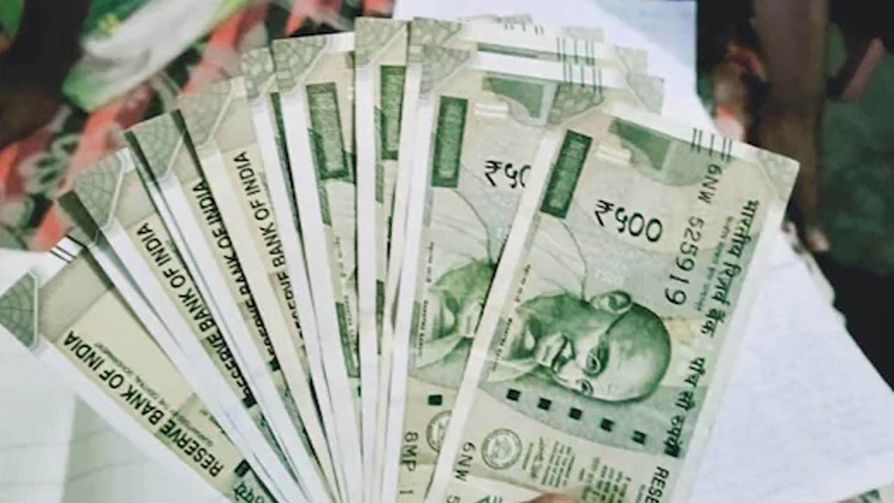 Rupee Opens Stronger Against US Dollar Despite Concerns Over Trump Tariffs