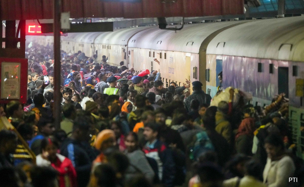 “Big Headload Fell…”: Railway Minister On What Led To Delhi Station Tragedy