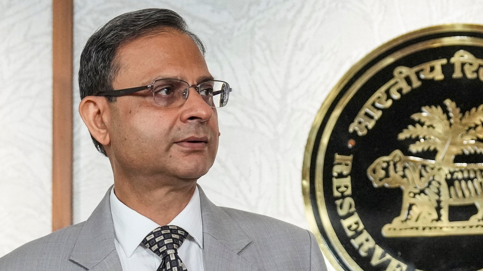 RBI holds repo rate at 5.5% amid tariff concerns; experts say festive season may lift housing loan demand