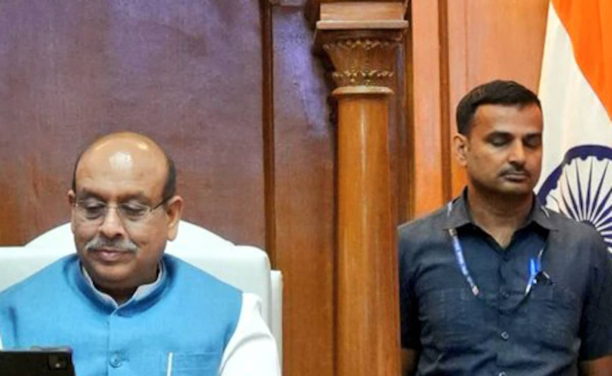 दिल्ली विधानसभा में निजी स्कूलों की फीस पर लगाम लगाने वाला विधेयक पारित