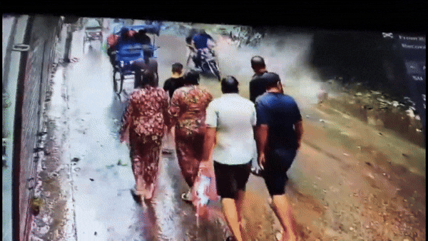 धराली के बाद हरिद्वार में ये क्या हो गया, देखें कैसे टूटकर गिरा पहाड़,  बाल-बाल बची जान