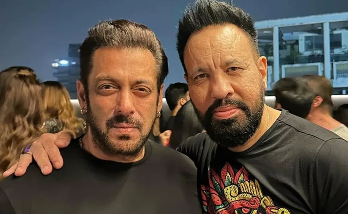 Salman Khan Visits Shera’s House After His Father Died, Consoles Him With A Hug