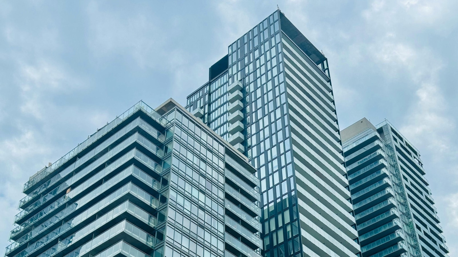 India on track to become the world’s fourth largest office market as commercial stock nears 1 bn sq ft: Knight Frank