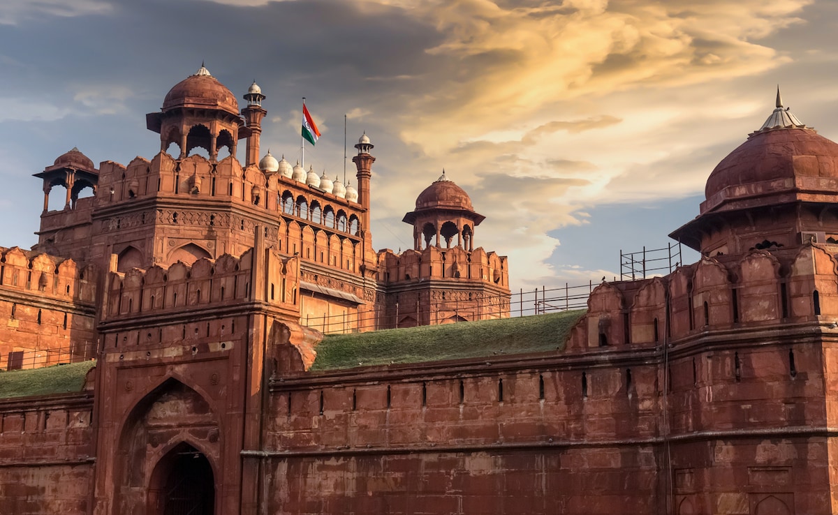 7 Cops Reprimanded As Dummy Bomb Goes Undetected In Red Fort Security Drill