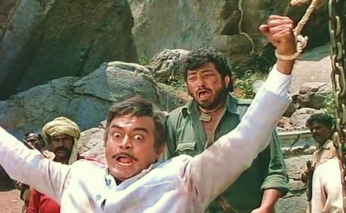 Sholay Climax Was Changed Due To Emergency, Reveals Farhan Akhtar