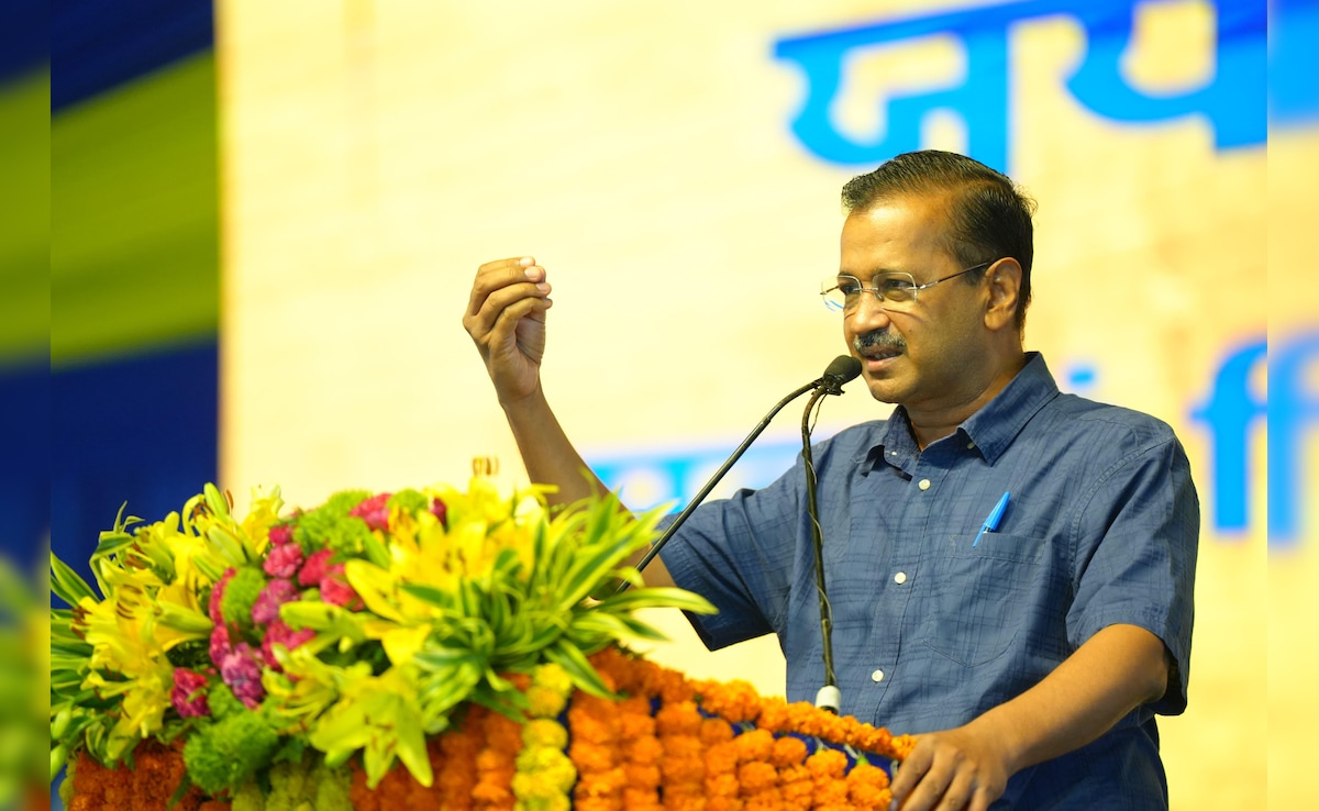 सवाल पूछने पर लाठियां खा रहा युवा… छात्रों और शिक्षकों पर लाठीचार्ज को लेकर बोले केजरीवाल