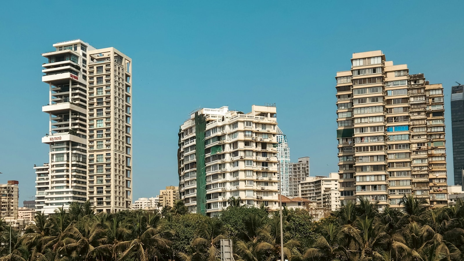 Buying property on  ₹12 LPA in a big city? Netizens say only inherited wealth, jaan pehchaan get better real estate deals