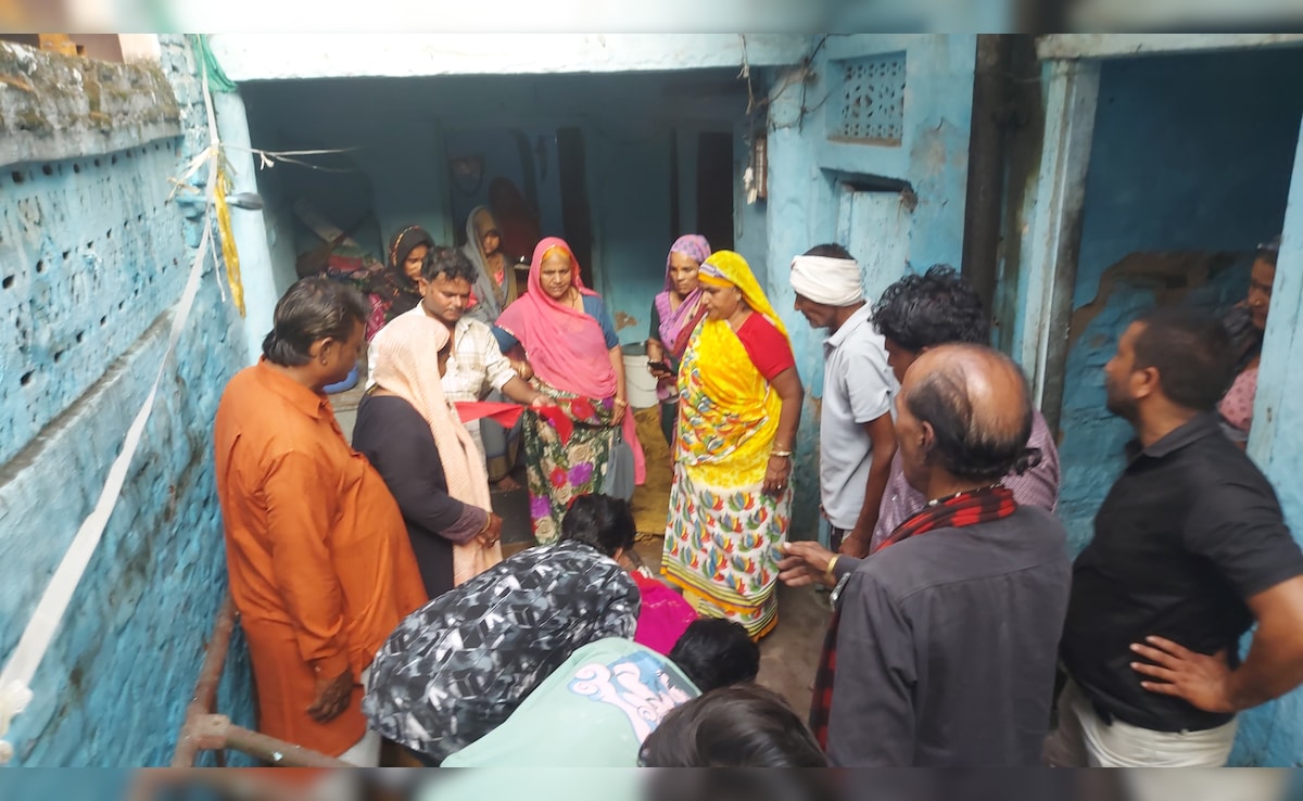 सद्भाव की मिसाल: मुस्लिम युवकों ने अकेली बुजुर्ग महिला का हिंदू रीति-रिवाज से किया अंतिम संस्कार
