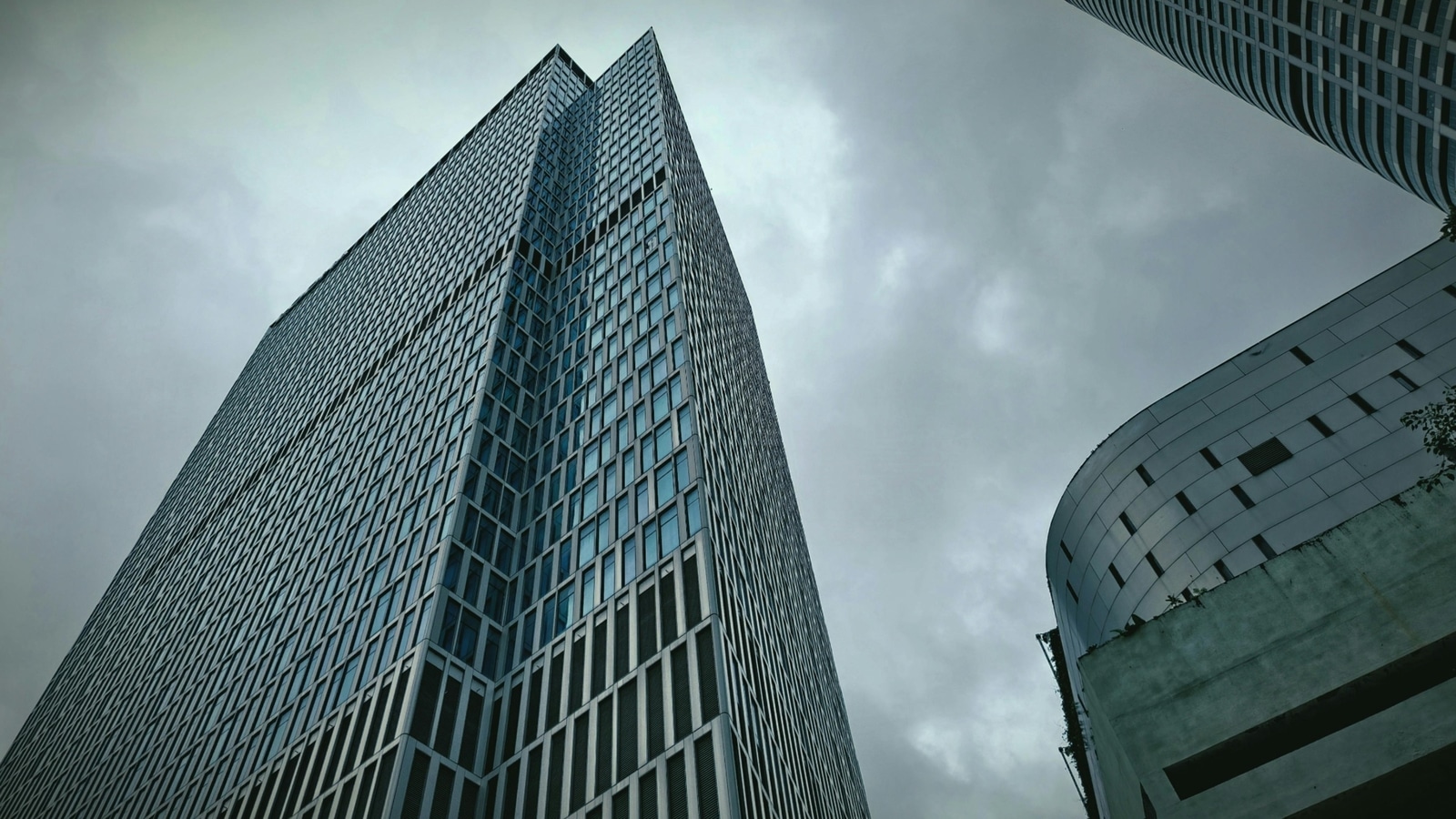 Raheja Universal buys back commercial office building in Mumbai’s Kalina from HDFC at  ₹211 crore