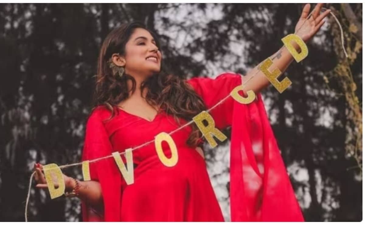 तमिल एक्ट्रेस शालिनी ने कराया डिवोर्स फोटोशूट, तस्वीरें शेयर कर के लिखा-’99 समस्याएं, लेकिन पति…’