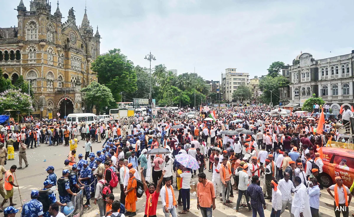 Maratha Quota Row: Protesters Disrupt Traffic, Crowd CSMT, South Mumbai