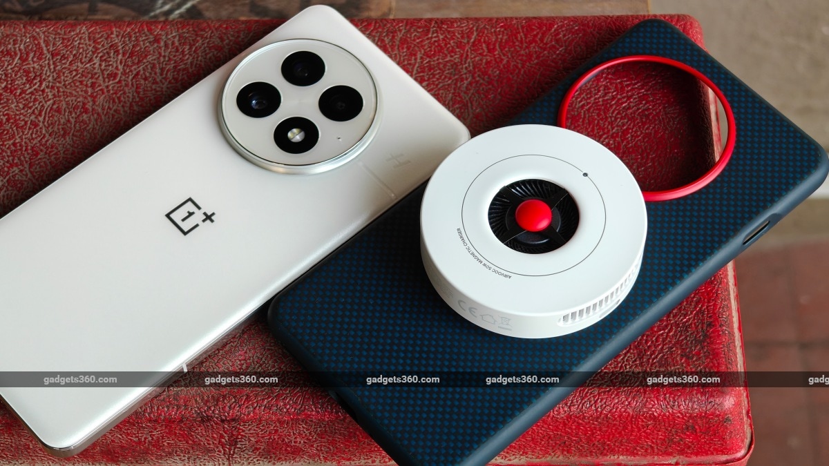 OnePlus 15 Leaked Image Hints at Redesigned Camera Module, Three Colourways