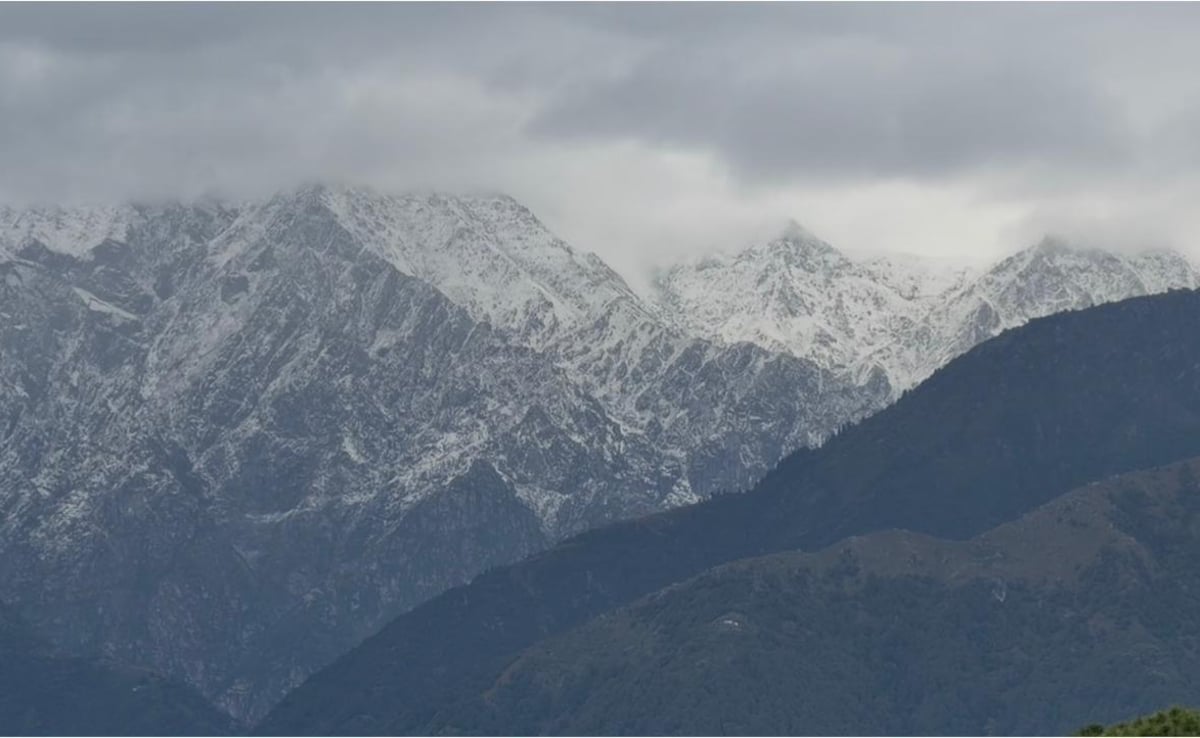 अक्‍टूबर में ही हिमाचल प्रदेश की पहाड़‍ियां ढंकी बर्फ से, गरज के साथ हुई बारिश भी 