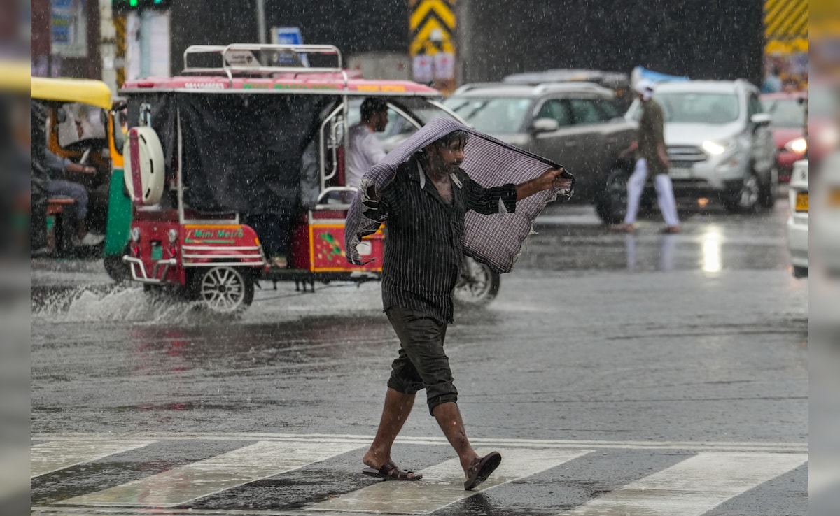Weather Alert: दिल्ली में बदलेगा मौसम का मिजाज, यूपी उत्तराखंड और हिमाचल में भी झमाझम बारिश का अनुमान