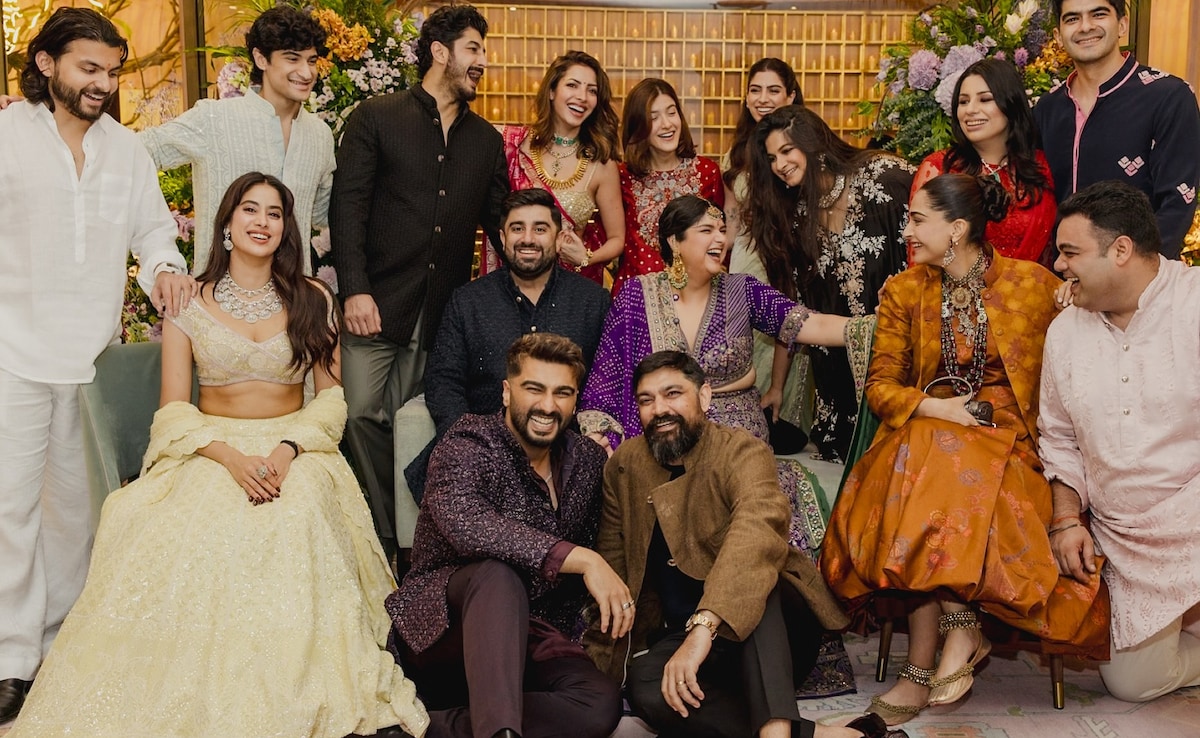 Keeping Up With The Kapoors: Arjun, Janhvi And Sonam’s Fam-Jam Pics From Sister Anshula’s Engagement