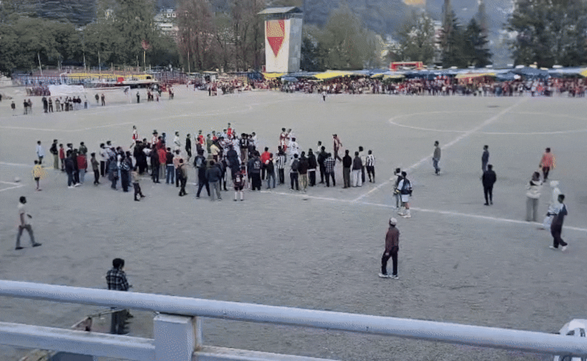 खेल के मैदान में दे दनादन… नैनीताल में फुटबॉल मैच के दौरान बवाल, खिलाड़ियों में जमकर चले लात-घूंसे