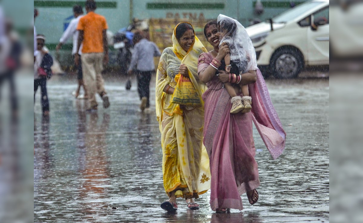 बिहार में बारिश का कहर… आसमानी आफत से दर्जनों गांव जलमग्न, बिजली गुल, इंटरनेट भी बंद