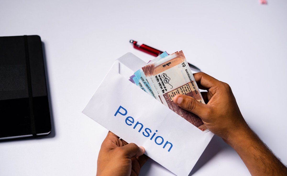 पेंशनर्स के लिए जरूरी खबर: इस तारीख से पहले जमा करें जीवन प्रमाण पत्र, नहीं तो अटक जाएगी पेंशन की रकम!