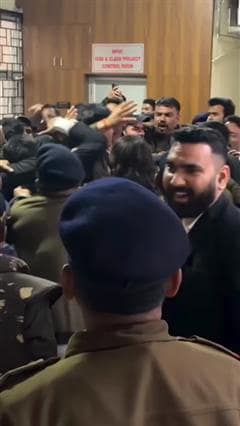 Lawyers Thrash Man Accused Of Raping, Blackmailing Minor Schoolgirl