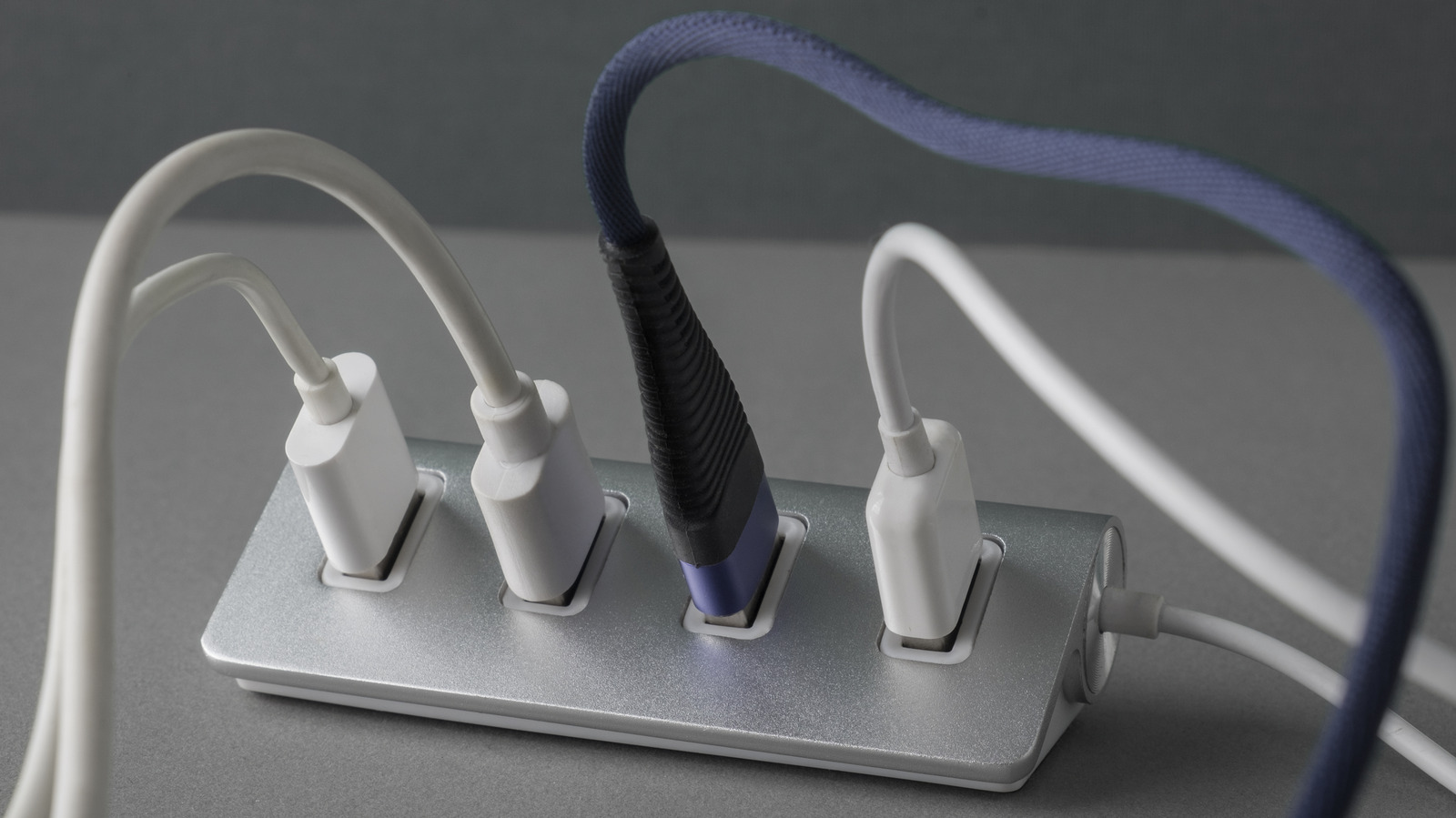 Bharat Journal You Should Never Plug USB Hubs Into Your Power Bank