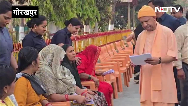 VIDEO: जनता दरबार में महिला की बात सुन गुस्साए योगी, बोले- गुंडागर्दी बर्दाश्त नहीं