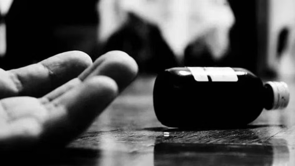 खेत में मिला पुरुष और शादीशुदा महिला का शव, प्रेम-प्रसंग के चलते आत्महत्या का शक