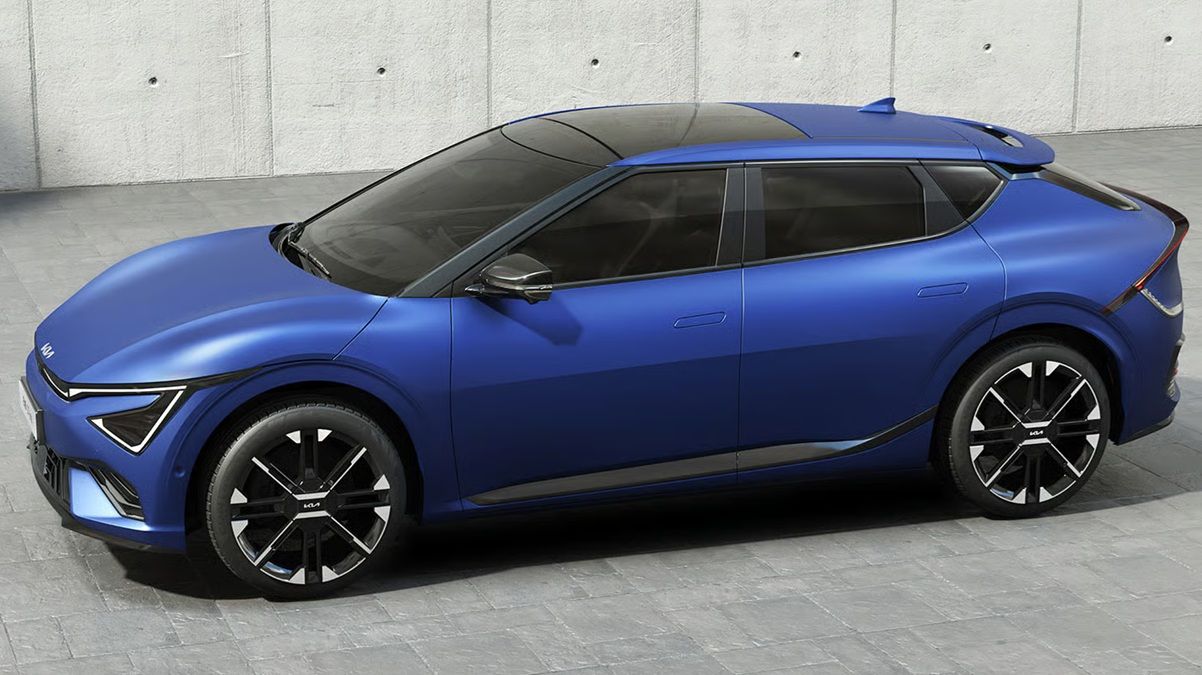 शोरूम में खड़ी रह गईं ये कारें, मार्च में नहीं मिला एक भी खरीदार