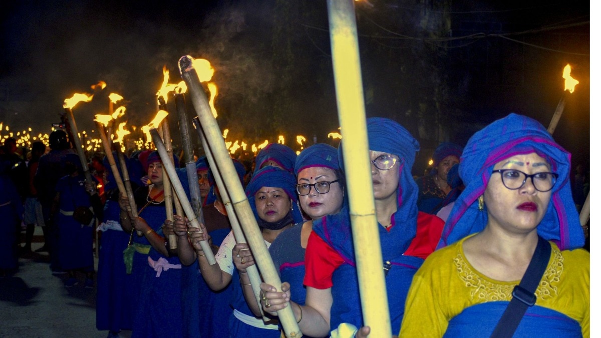 धमाके में 2 मासूमों की मौत पर सुलग उठा मणिपुर, रात में सड़कों पर उतरे हजारों लोग