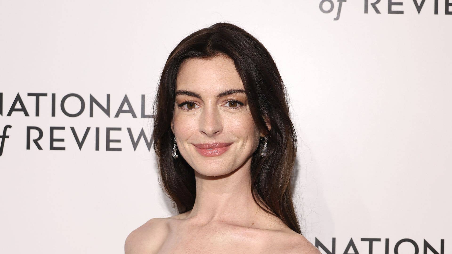 Meet Anne Hathaway’s fellow actress mom — who once co-starred with her
