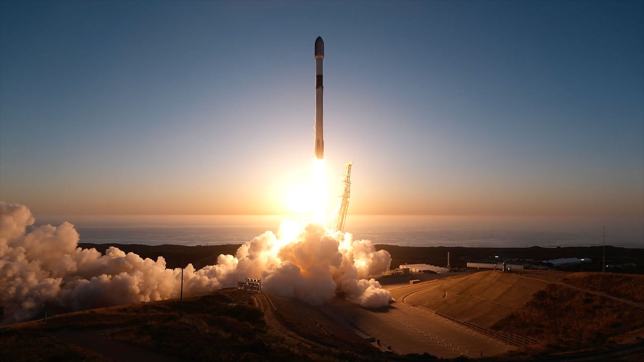 Bharat Journal SpaceX launches 24 Starlink satellites on Falcon 9 launch from California