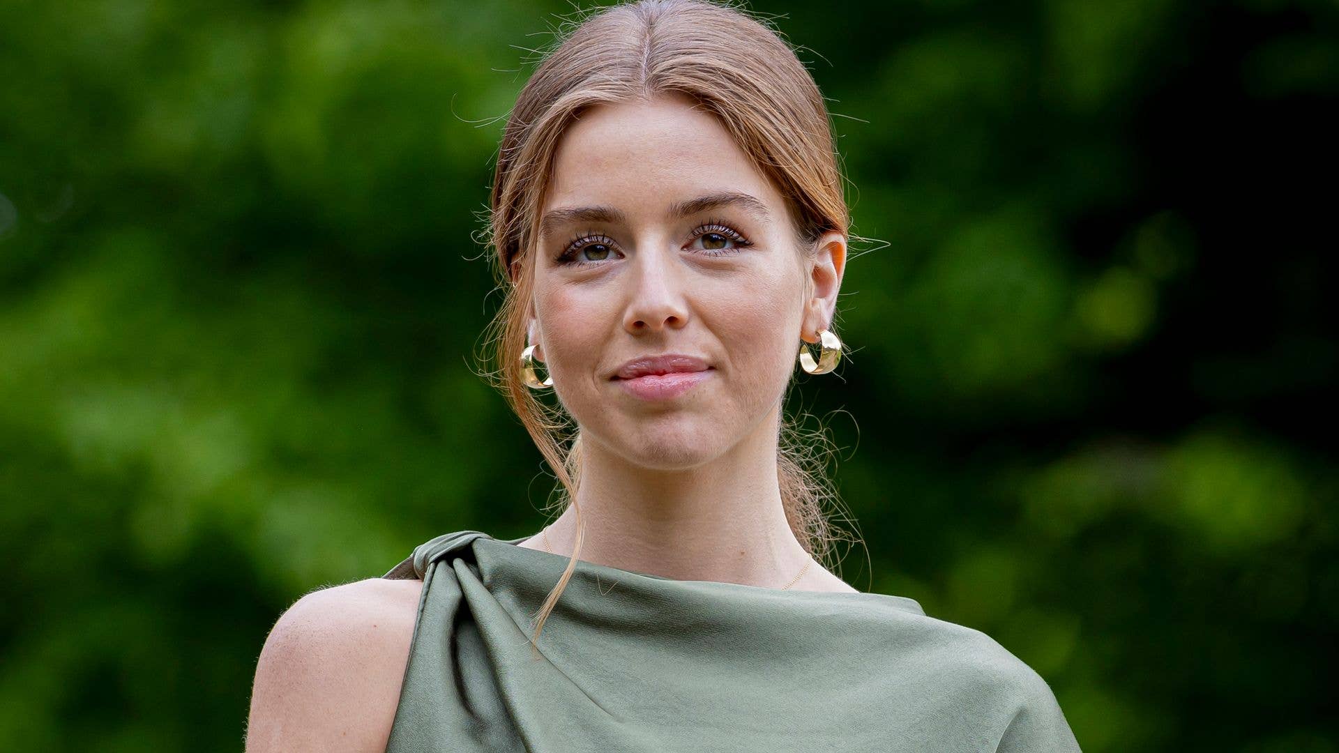 Princess Alexia steals the show in leg-split dress
